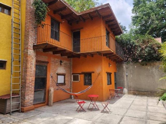 Casa en venta: estilo colonial frente a los Viveros de Coyoacan