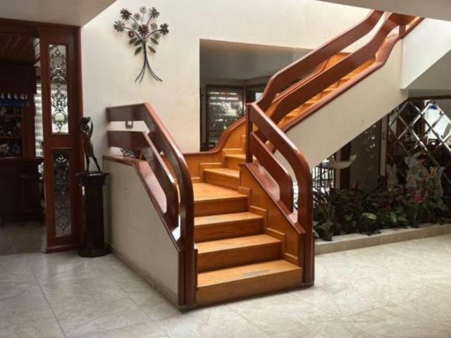 CASA EN VENTA, estudio en planta baja, a 5 minutos del Hospital materno infantil