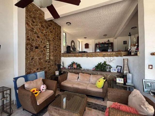Casa con 447 m2 de terreno y dos frentes a la venta en Fracc. Marroquín