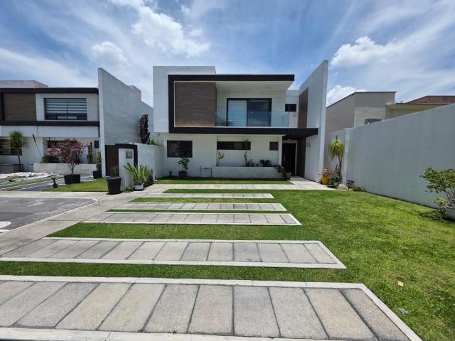 CASA EN VENTA FRACC. ALBORETO EN METEPEC A 10 MINUTOS GALERIAS Y SALIDA RAPIDA CDMX