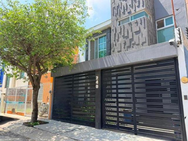 Casa en Venta Fracc. El Tapatio, San Pedro Tlaquepaque, Jalisco