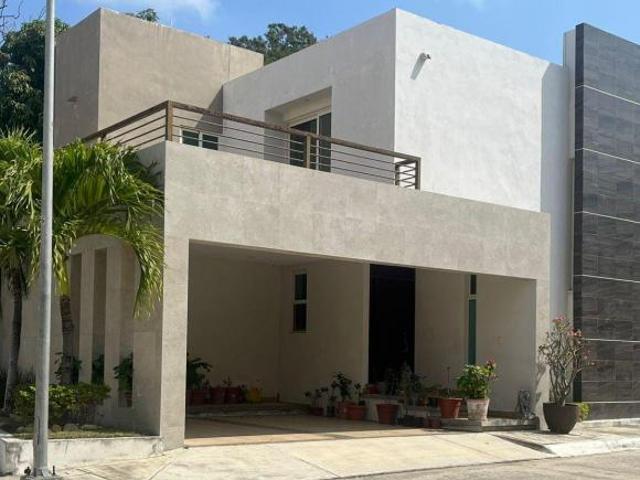CASA EN VENTA – FRACC. HACIENDA DEL RULL