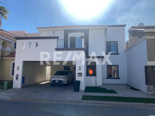 EN VENTA CASA CON ALBERCA EN CERRADA VOLTERRA EN LA SARZANA