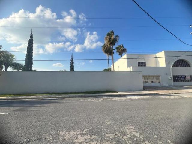CASA EN VENTA, FRACC. LAS FUENTES, CALLE FUENTE DE DIANA # 400