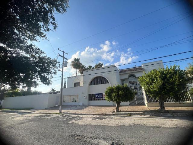 CASA EN VENTA, FRACC. LAS FUENTES, CALLE FUENTE DE DIANA # 400