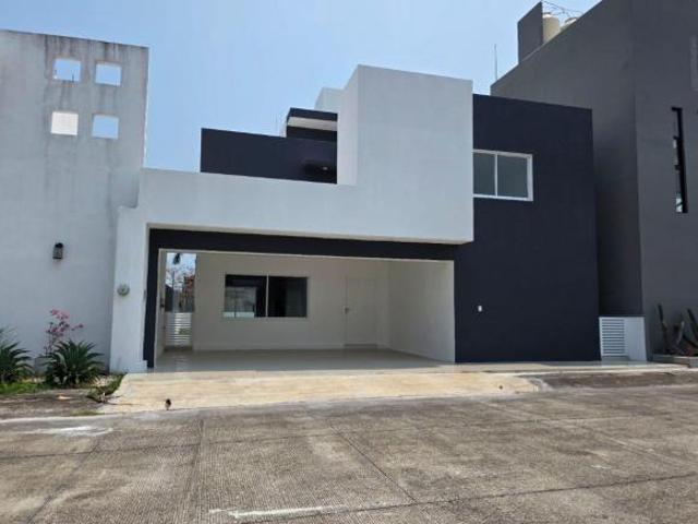 Casa en Venta Fracc. Las Palmas, Medellín