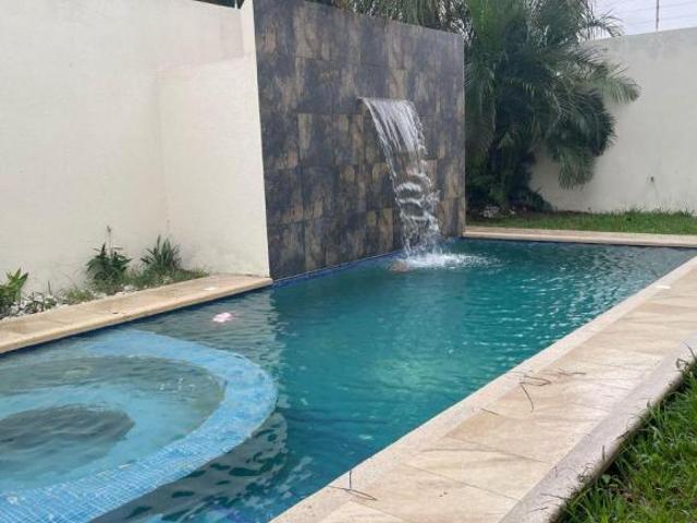 Casa en Venta Fracc. Las Palmas, Medellín