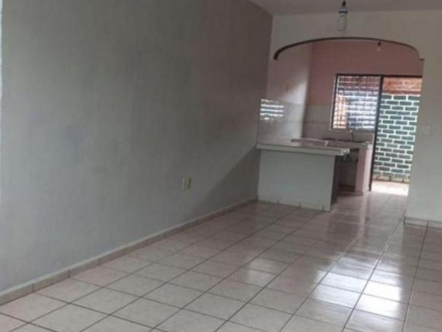 Casa en Venta. Fracc. Llanos de San José. Tecomán, Colima