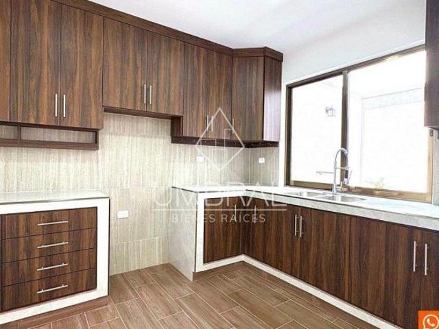 Casa en Venta, Fracc. Los Lirios Coatepec