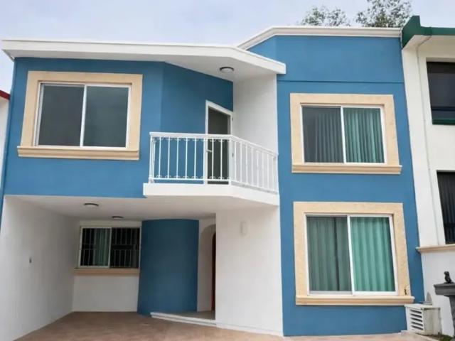 CASA EN VENTA Fracc. Privado El Lencero