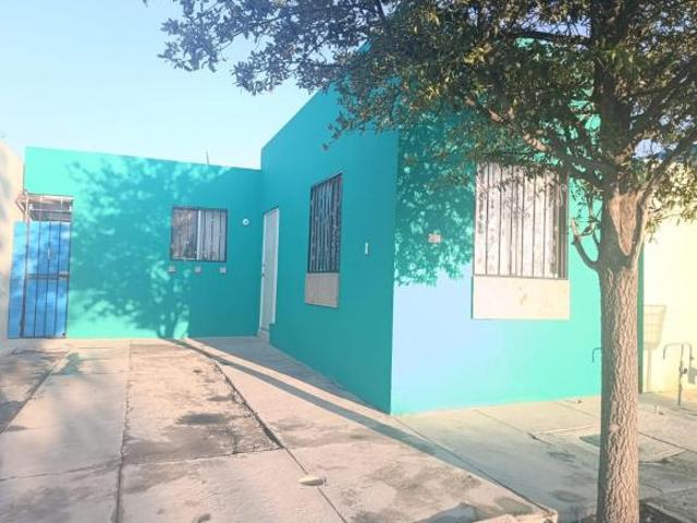 ¡CASA EN VENTA — FRACCIONAMIENTO VALENCIA! — SEMI EQUIPADA—