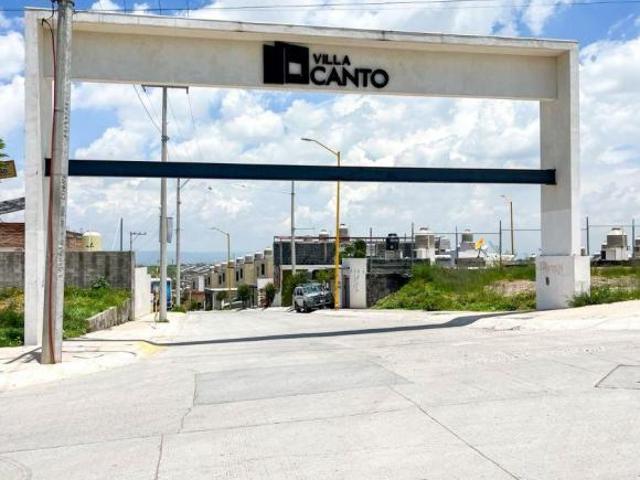 CASA EN VENTA / FRACCIONAMIENTO VILLA CANTO / UN PISO / 2 RECAMARAS / 1 BAÑO
