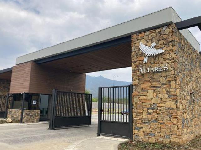 Casa de 281 M2 en VENTA Fraccionamiento Altares Residencial CARRETERA NACIONAL en Santiago
