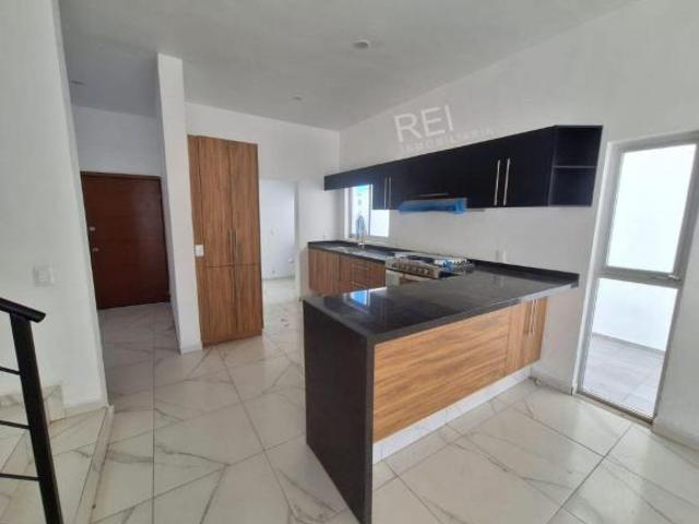 CASA EN VENTA FRACCIONAMIENTO CAMPO SUR TLAJOMULCO