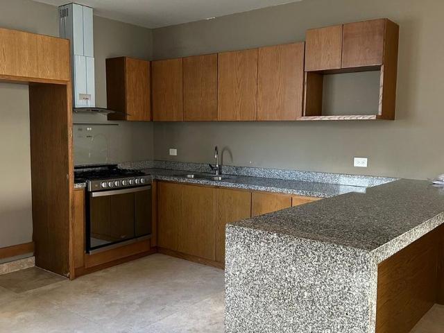 CASA EN VENTA FRACCIONAMIENTO CENTROPOLIS