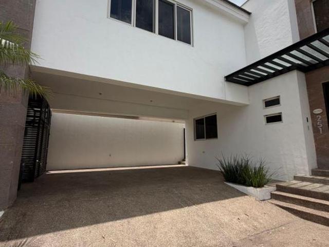 CASA EN VENTA | FRACCIONAMIENTO EQUINOCCIO | SANTIAGO, N.L