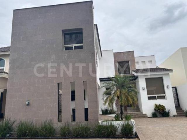 Casa en Venta Fraccionamiento Equinoccio Santiago NL