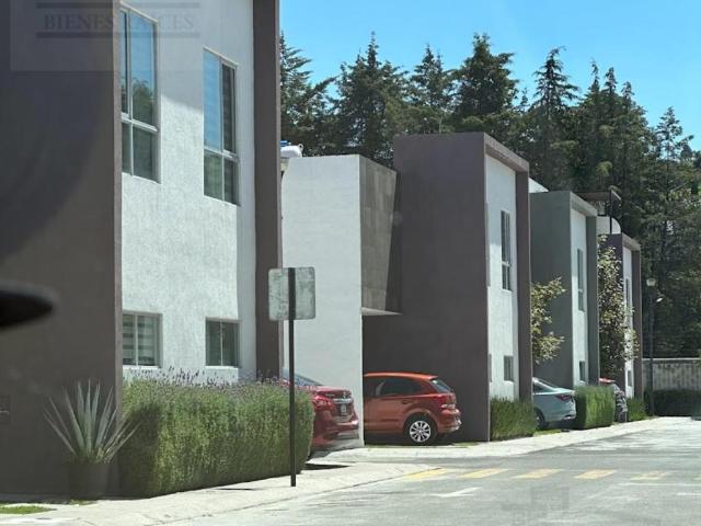 CASA EN VENTA FRACCIONAMIENTO HACIENDA SERRATON ZINACANTEPEC