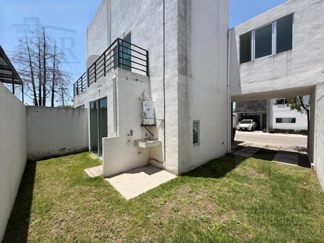 CASA EN VENTA FRACCIONAMIENTO HACIENDA SERRATON ZINACANTEPEC