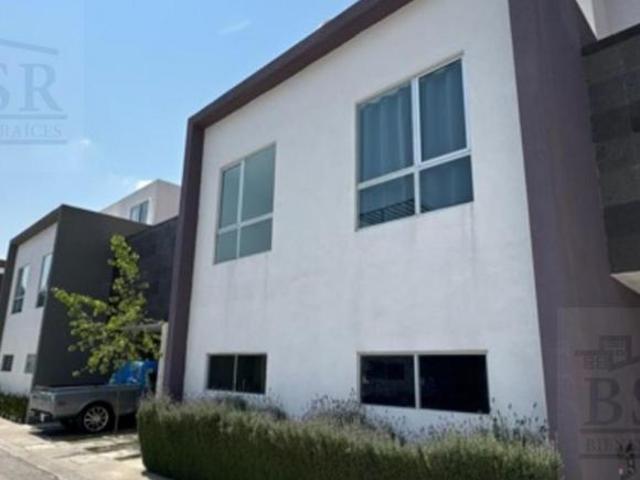 CASA EN VENTA FRACCIONAMIENTO HACIENDA SERRATON ZINACANTEPEC
