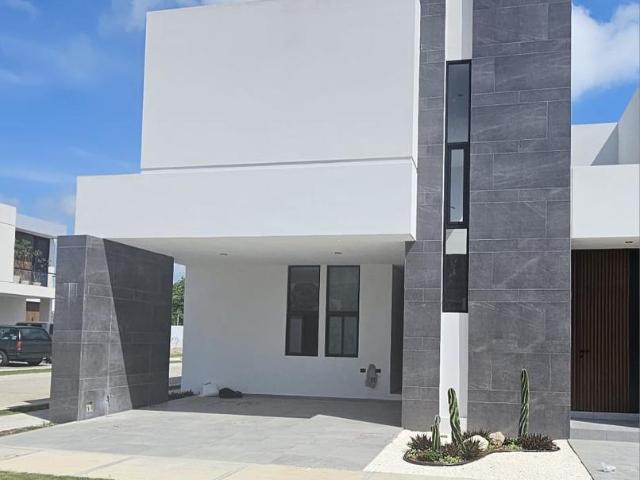 CASA EN VENTA FRACCIONAMIENTO MONTECRISTO