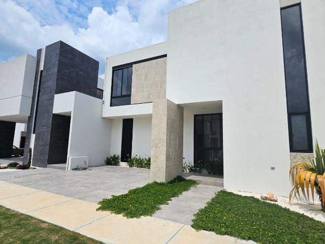 CASA EN VENTA FRACCIONAMIENTO MONTECRISTO