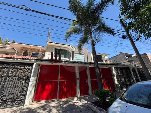 CASA EN VENTA FRACCIONAMIENTO REVOLUCION TLAQUEPAQUE
