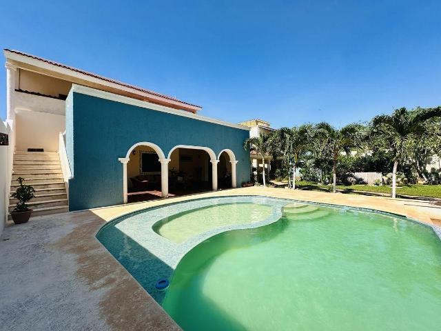 CASA EN VENTA FRENTE A MAR DE CHUBURNA