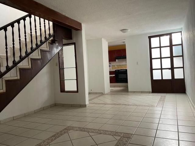 CASA EN VENTA FRENTE A ÁREA VERDE