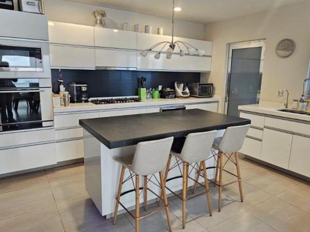 CASA EN VENTA FRENTE A ÁREA VERDE EN RESIDENCIAL PORTANOVA, CORREGIDORA, QRO