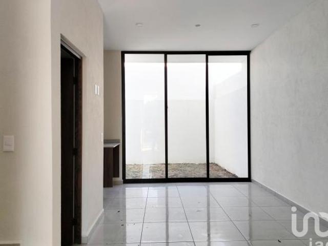 Casa en Venta. Frente a jardín, 3 recámaras, 1 en planta baja