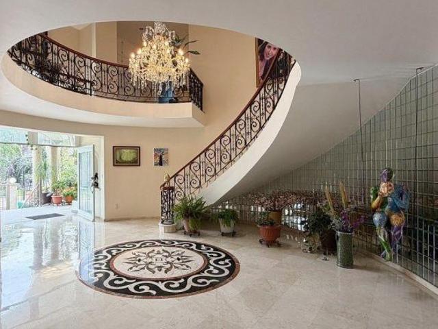 Casa en venta frente a parque, privada Real del Country, Lomas Country, 1,000 m²