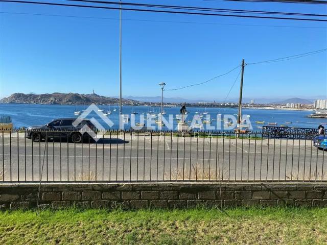 Casa en venta frente a Playa chica La Herradura, Coquimbo | 5 dormitorios por 16000.00 en Coquimbo
