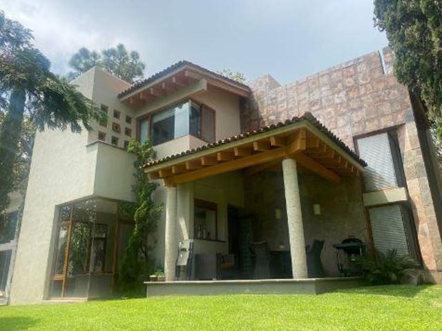 CASA EN VENTA FRENTE AL CAMPO DE GOLF