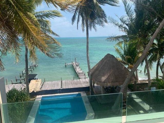 Casa en Venta Frente al Mar en Puerto Juarez Cancún