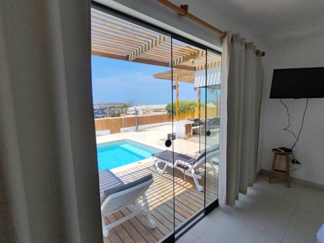 Casa en venta frente al mar en vichayito con piscina privada