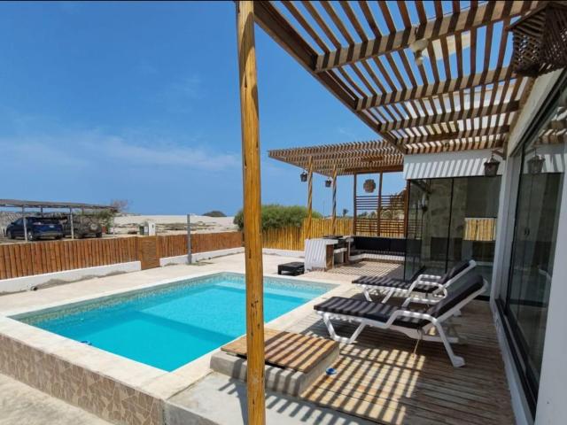 Casa en venta FRENTE AL MAR EN VICHAYITO con piscina privada