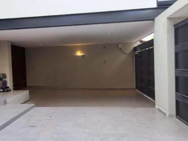 Casa en Venta Gran Jardín | 4 recámaras con baño, jardín y paneles solares
