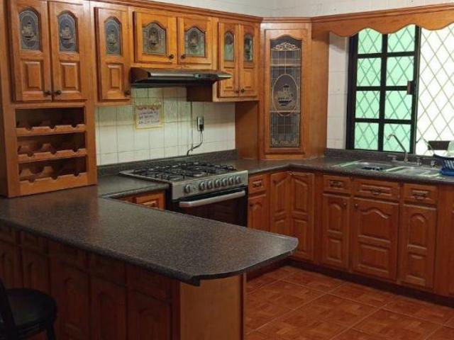 Casa en Venta, Hda. Mitras 4 recamaras, estancia, terraza con asador, cerca de Costco Cumbres