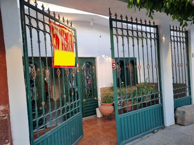 CASA EN RENTA, HIMNO NACIONAL