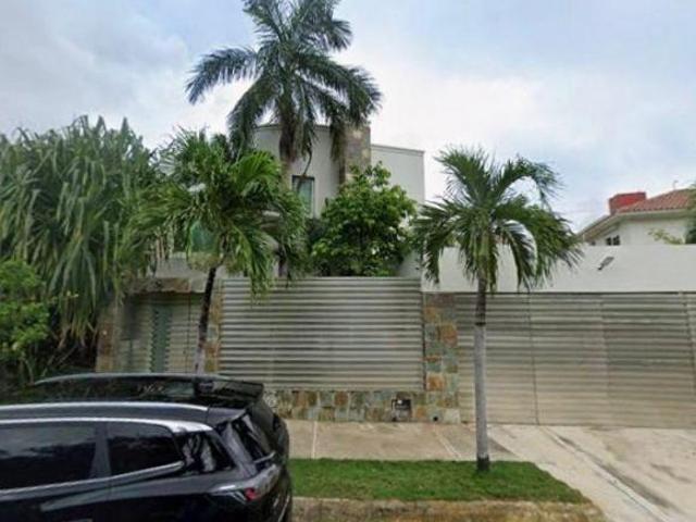 CASA EN VENTA HOLBOX
