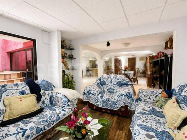 Casa en venta  ideal para familia que busca tener un negocio en casa