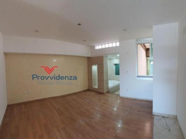 CASA EN VENTA IDEAL PARA OFICINAS A 2 CUADRAS DE LA CALZADA EN LEÓN GUANAJUATO