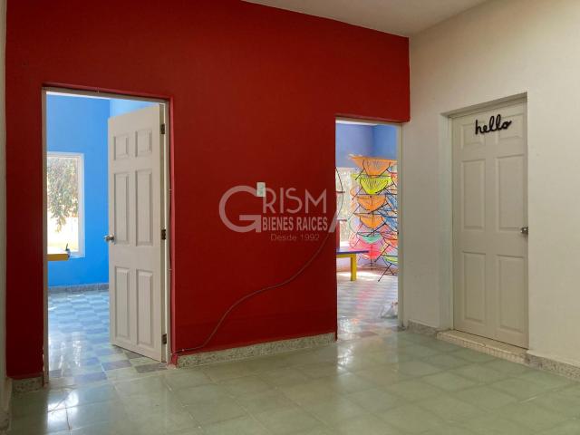 CASA EN VENTA IDEAL PARA OFICINAS, INSTITUTO, COMERCIO EN ZONA CENTRO