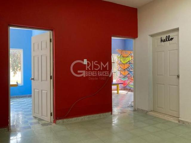 CASA EN VENTA IDEAL PARA OFICINAS, INSTITUTO, COMERCIO EN ZONA CENTRO