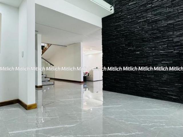CASA EN VENTA INTELIGENTE ZONA VALLE ESCONDIDO CON RECAMARA EN PLANTA BAJA $18,900,000