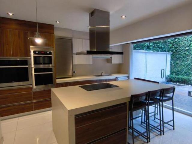 Casa en Venta, Interlomas Remodelada, Moderna Lista para Habitar