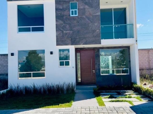 CASA EN VENTA JUSTO FRENTE A PLZA EXPLANADA CON 4 RECAMARAS