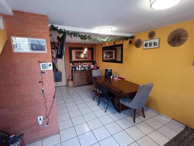CASA EN VENTA JARDIN DE VERSALLES 3 RECAMARAS 2 BAÑOS 1 ESTACIONAMIENTO COCINA INTEGRAL AREA JUEGO