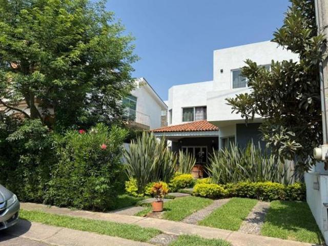 CASA EN VENTA JARDIN REAL COTO 5